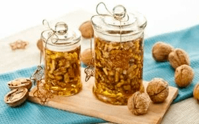 Honey at walnuts